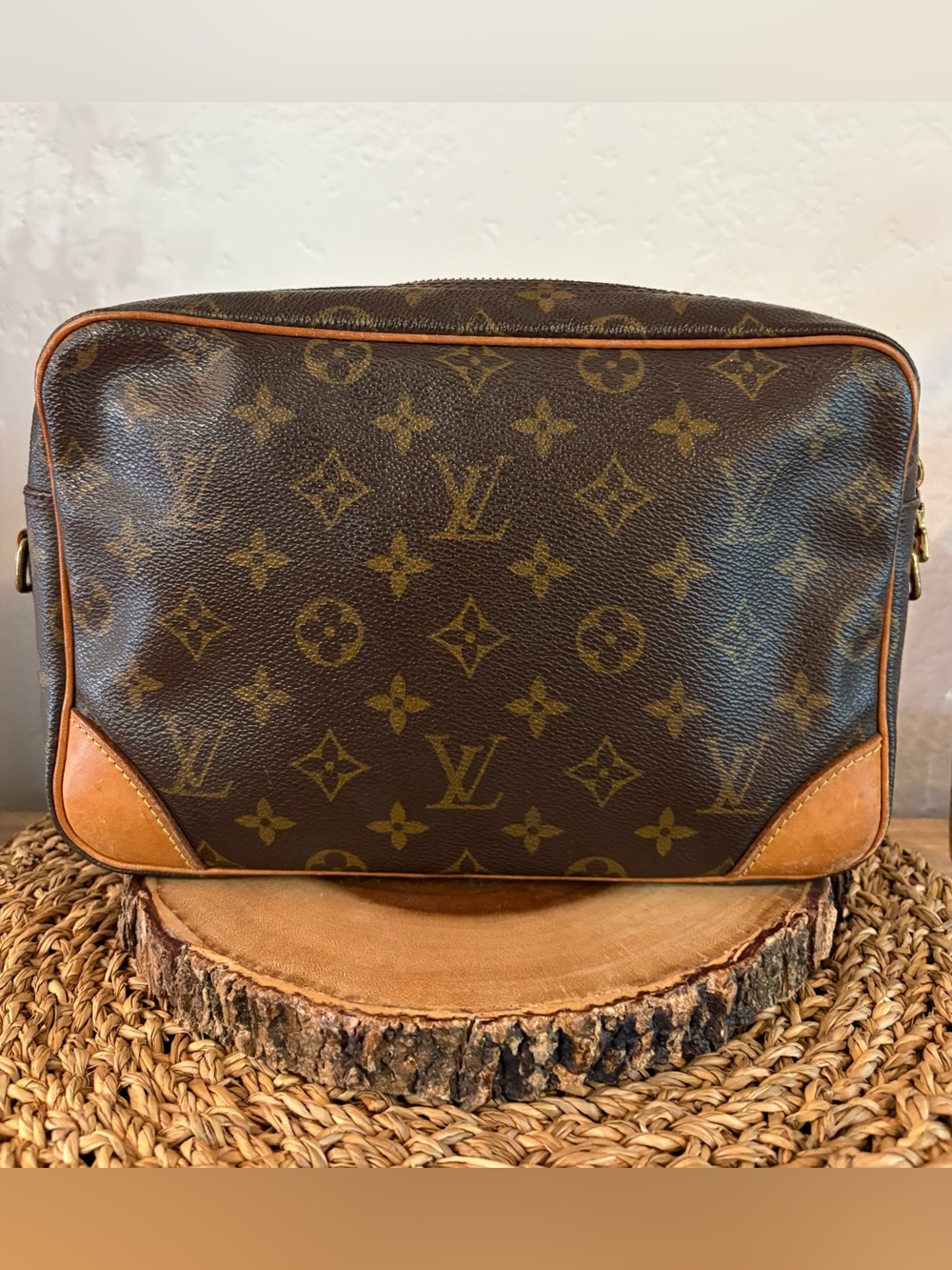 Louis Vuitton Trocadero 27 Shoulder Bag - Picture 2 of 10